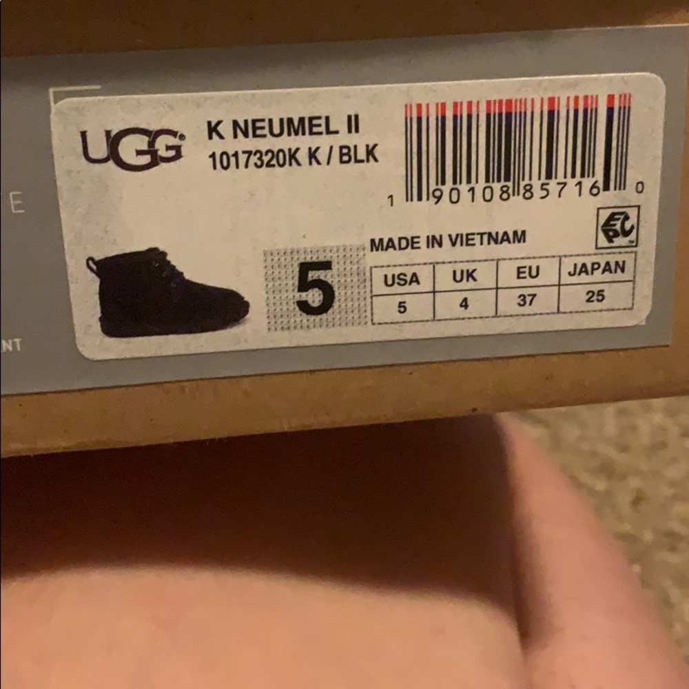 Black Neumel Uggs size 5